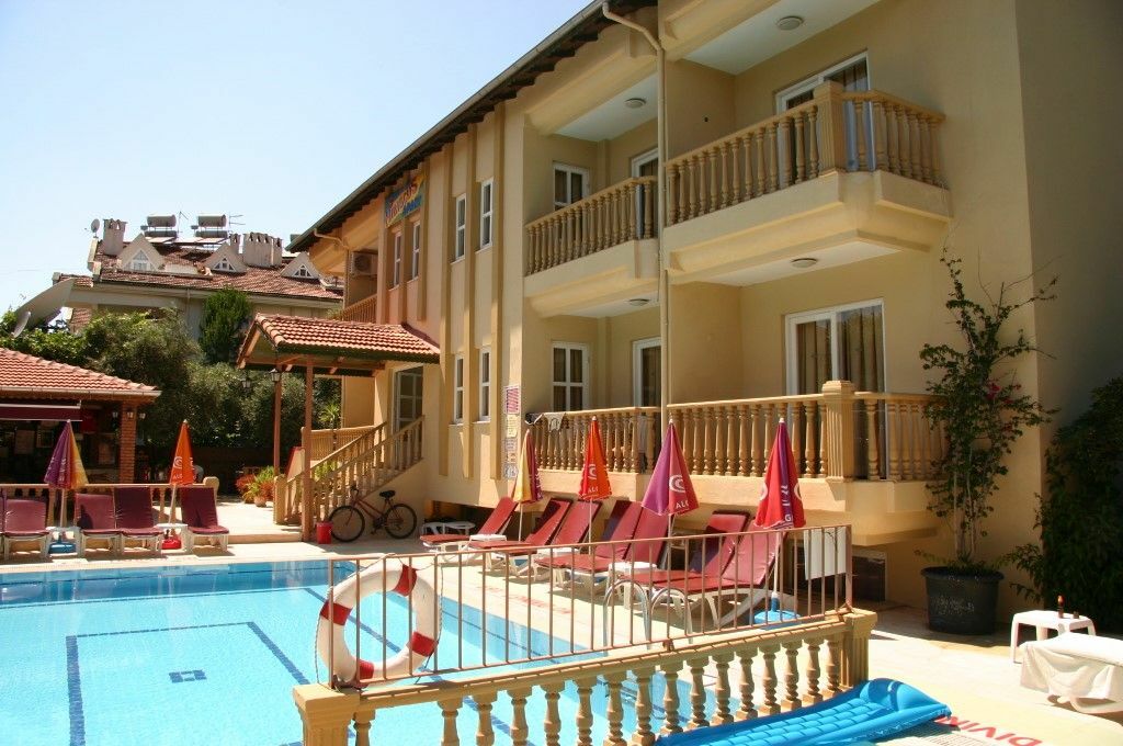 מרמריס Hibiscus Apartments מראה חיצוני תמונה